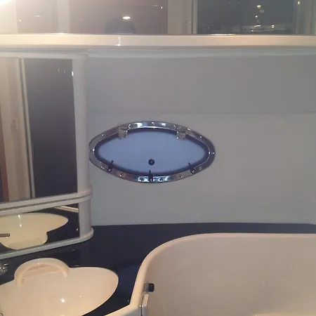Bateau-hôtel Hirondelle Motor Yacht *