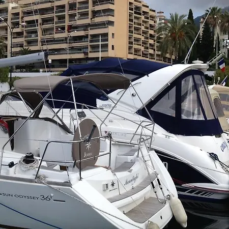 Bateau-hôtel Hirondelle Motor Yacht