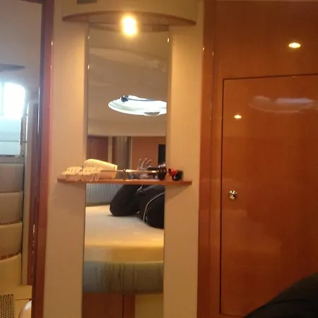 Bateau-hôtel Hirondelle Motor Yacht *